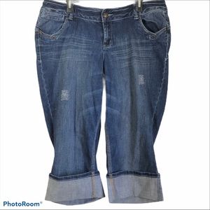LANE BRYANT CAPRI JEANS
